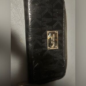 Michael Kors Jet Set Travel Continental Zip Around Wallet